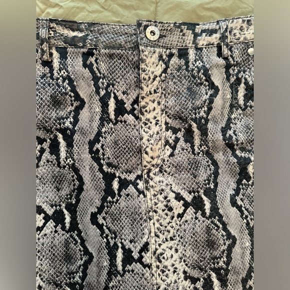 The Prowl Python Faux Leather Snakeskin Skirt Size 4 by BB Dakota—Steve Madden - Picture 3 of 4